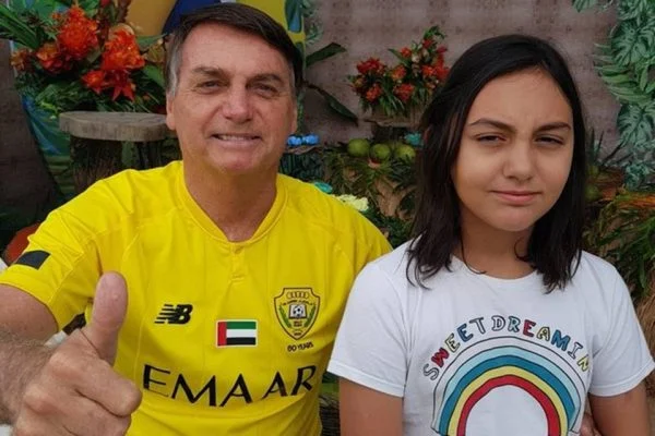 Moraes autoriza professor particular a dar aulas para filha de Bolsonaro em prisão domiciliar