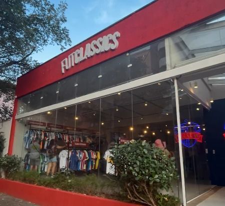 Referência em camisas de futebol, FutClassics expande operação e abre loja em SP