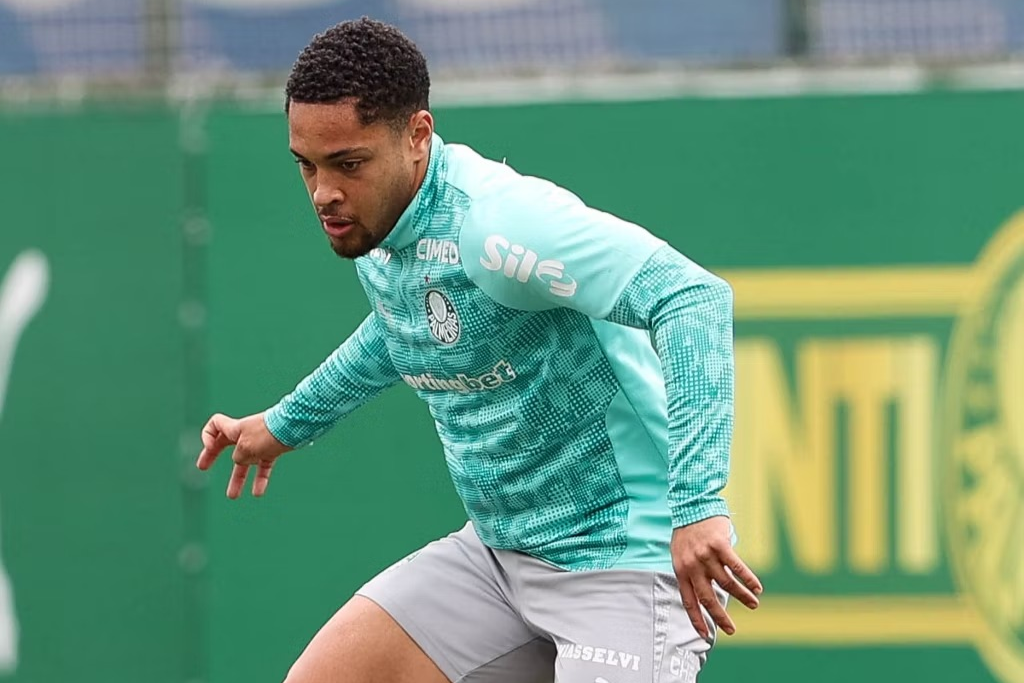 Palmeiras treina após vitória sobre Fluminense; veja como está Vitor Roque