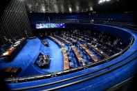 Senadores fazem força-tarefa para ocupar plenário nesta 3ª feira