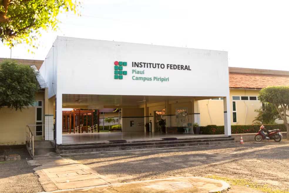 IFPI abre concurso com 52 vagas administrativas; salários chegam a R$ 5,2 mil