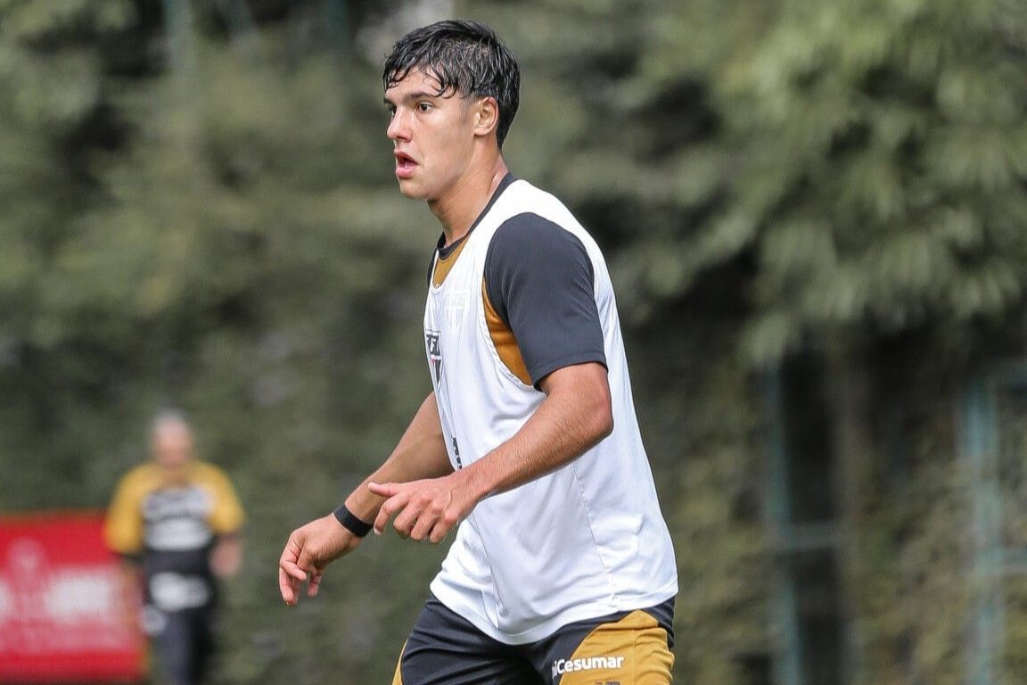 Nicolas volta a treinar no São Paulo após acidente que teve vítima fatal