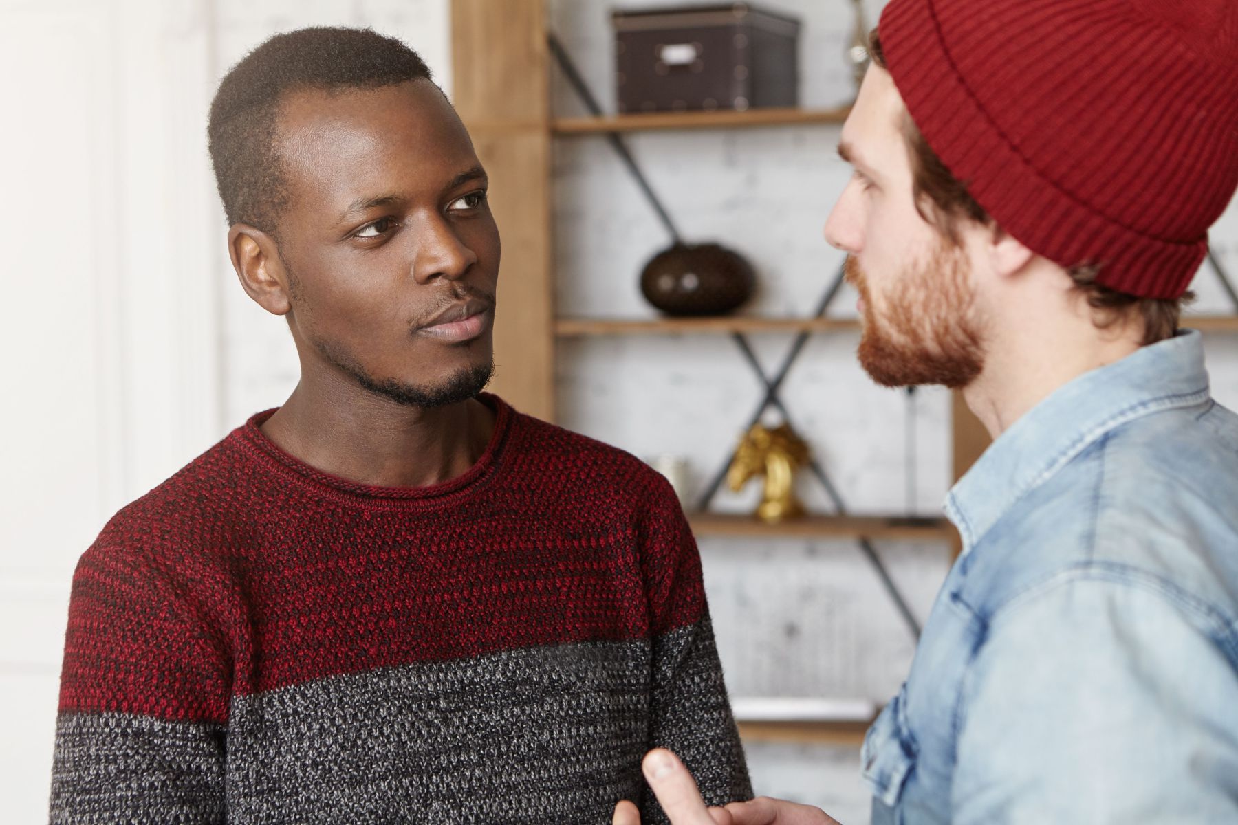 O que significa o hábito de interromper os outros? A psicologia explica