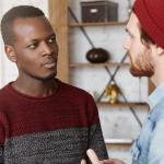 O que significa o hábito de interromper os outros? A psicologia explica