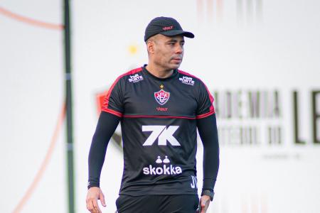 Jair Ventura, técnico do Vitória