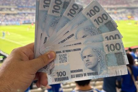 Dinheiro falso que a torcida do Cruzeiro fez para Leonardo Jardim