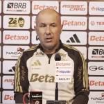 Após vitória, Jardim detona gramado do Maracanã: ‘Não está ao nível do Flamengo’