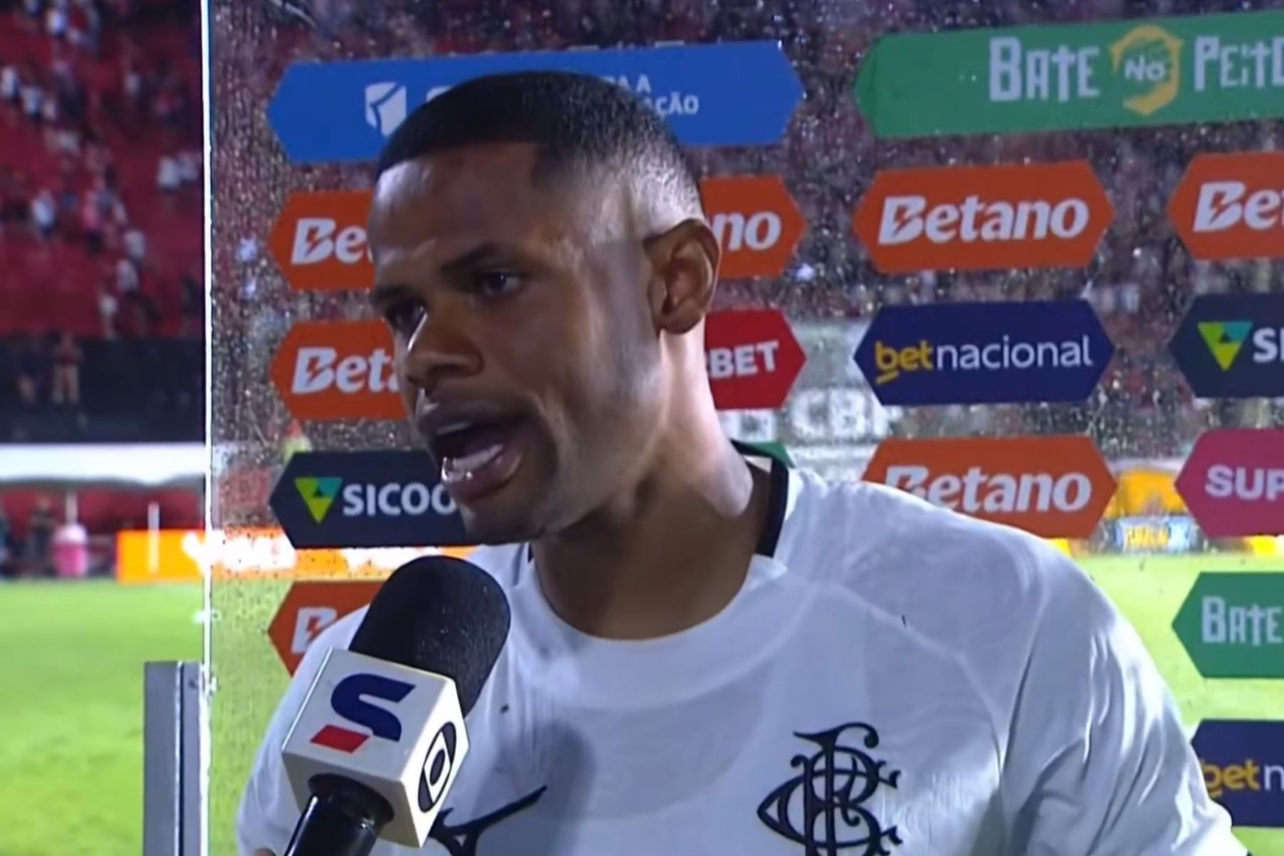 Júnior Santos faz forte cobrança à CBF sobre erros contra o Botafogo: 'É uma vergonha'