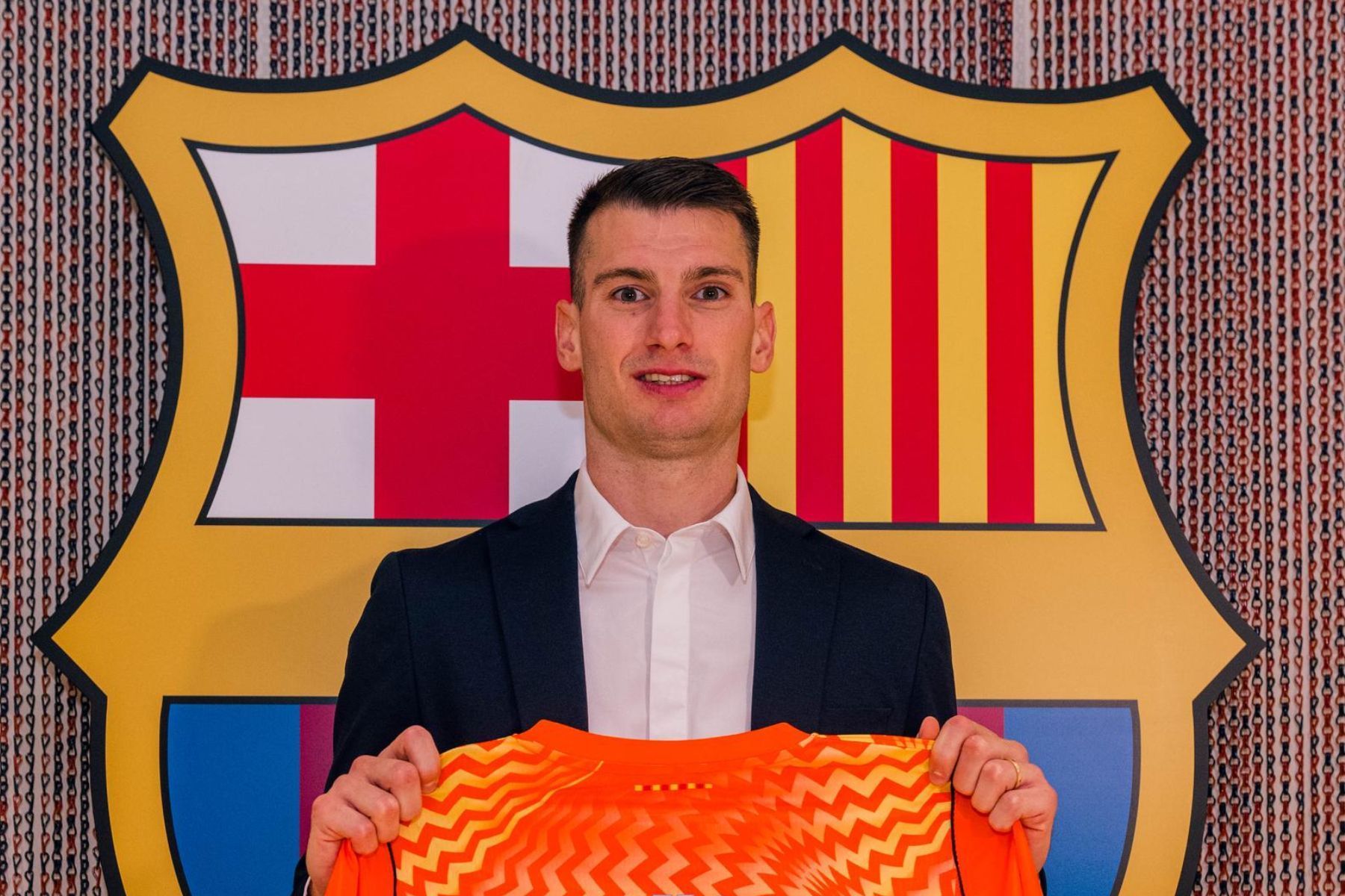 Algoz do Brasil na Copa do Mundo é anunciado pelo Barcelona