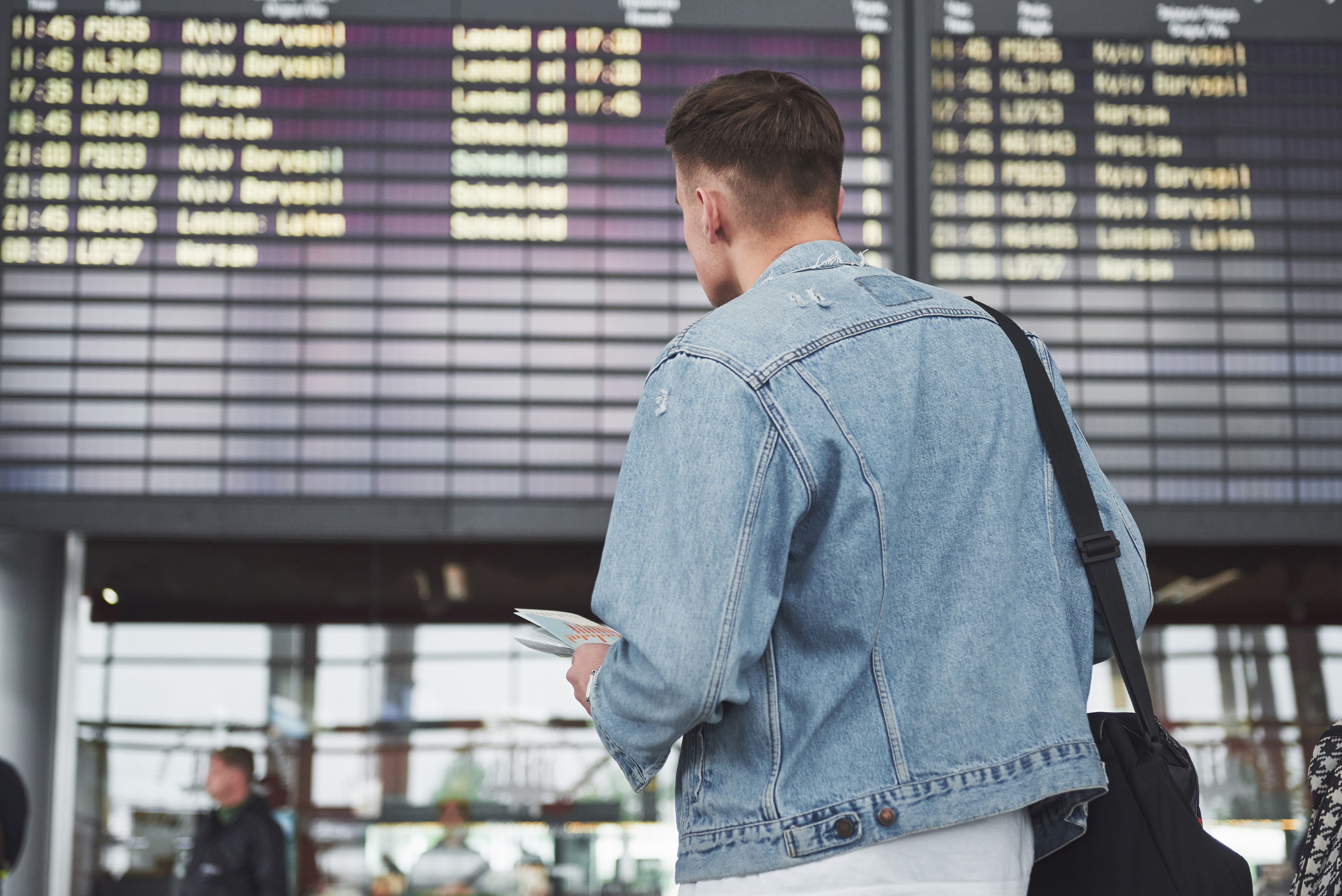 Voos: entenda as diferenças entre escala, conexão e stopover