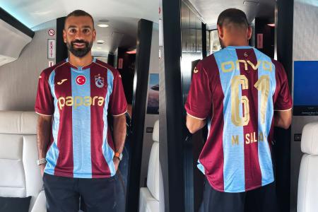 Mohamed Salah na chegada para se apresentar ao Trabzonspor, da Turquia