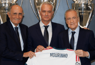Mourinho inaugura apresentações a portas fechadas no Real Madrid: 'Voltando para casa'