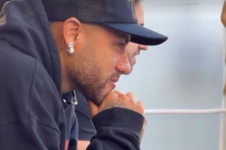 Neymar aparece emocionado após homenagem de dia dos pais de Mavie