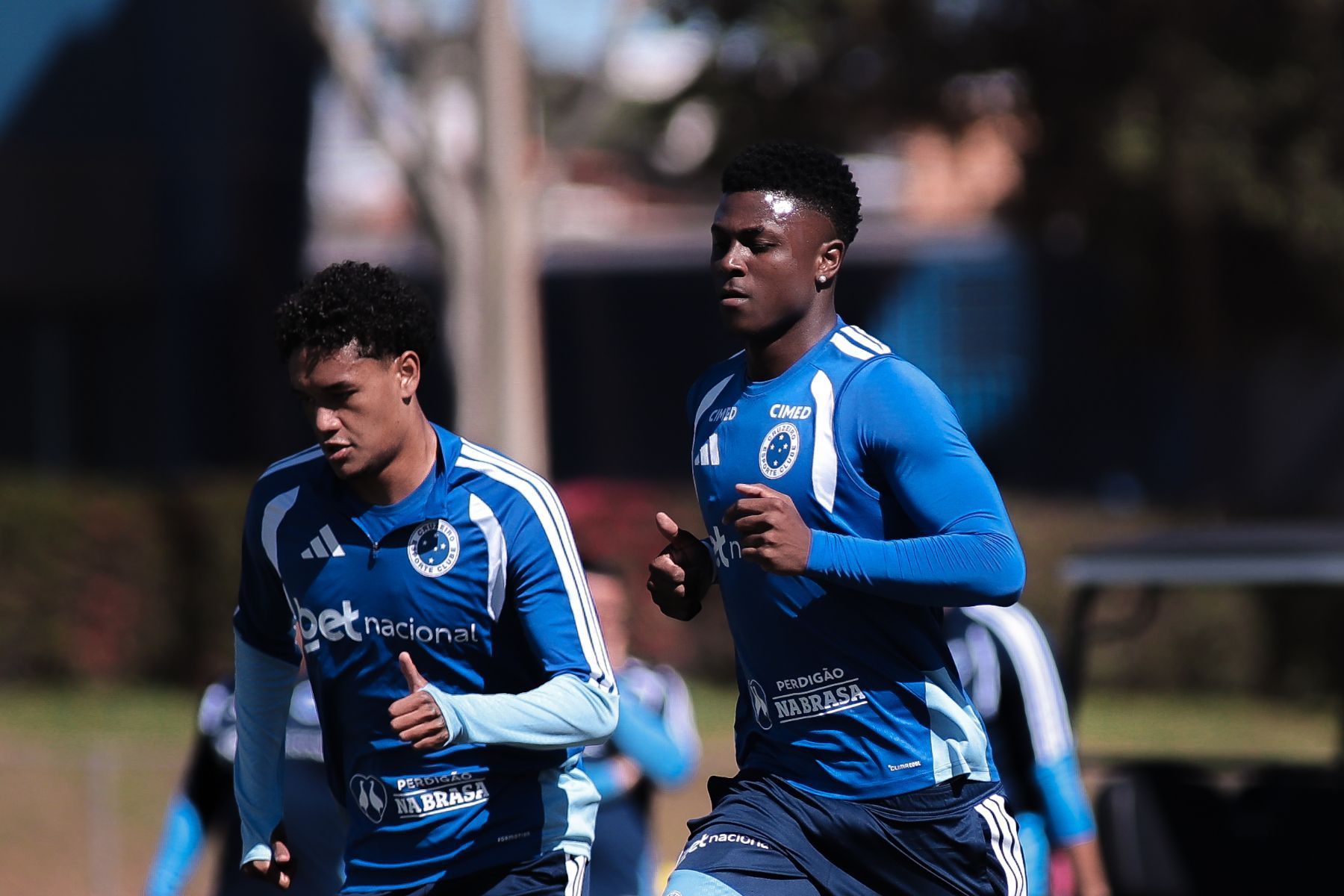 Atacante do Cruzeiro faz primeiro treino com o elenco após lesão; saiba mais
