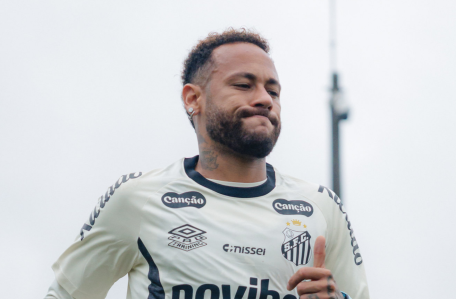 Neymar durante treino pelo Santos em 2026