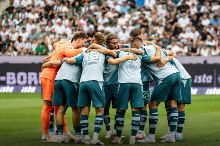 Time do Borussia Monchengladbach para jogo da pré-temporada em 2026