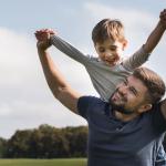 Excedência para cuidar dos filhos: o direito a até 3 anos de pausa garantido por lei