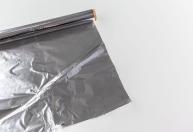 Papel alumínio na geladeira: o truque simples que pode facilitar a limpeza