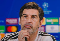 Técnico do Lyon se irrita com críticas e reage: 'Talvez eu seja um m...'
