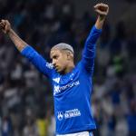 Matheus Pereira brilha no fim, e Cruzeiro vence Flamengo em 'revanche' pelo Brasileiro