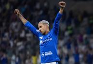 Matheus Pereira brilha no fim, e Cruzeiro vence Flamengo em 'revanche' pelo Brasileiro