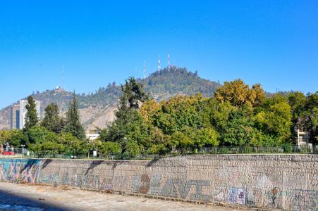Cerro San Cristóbal, em Santiago, Chile • Pexels