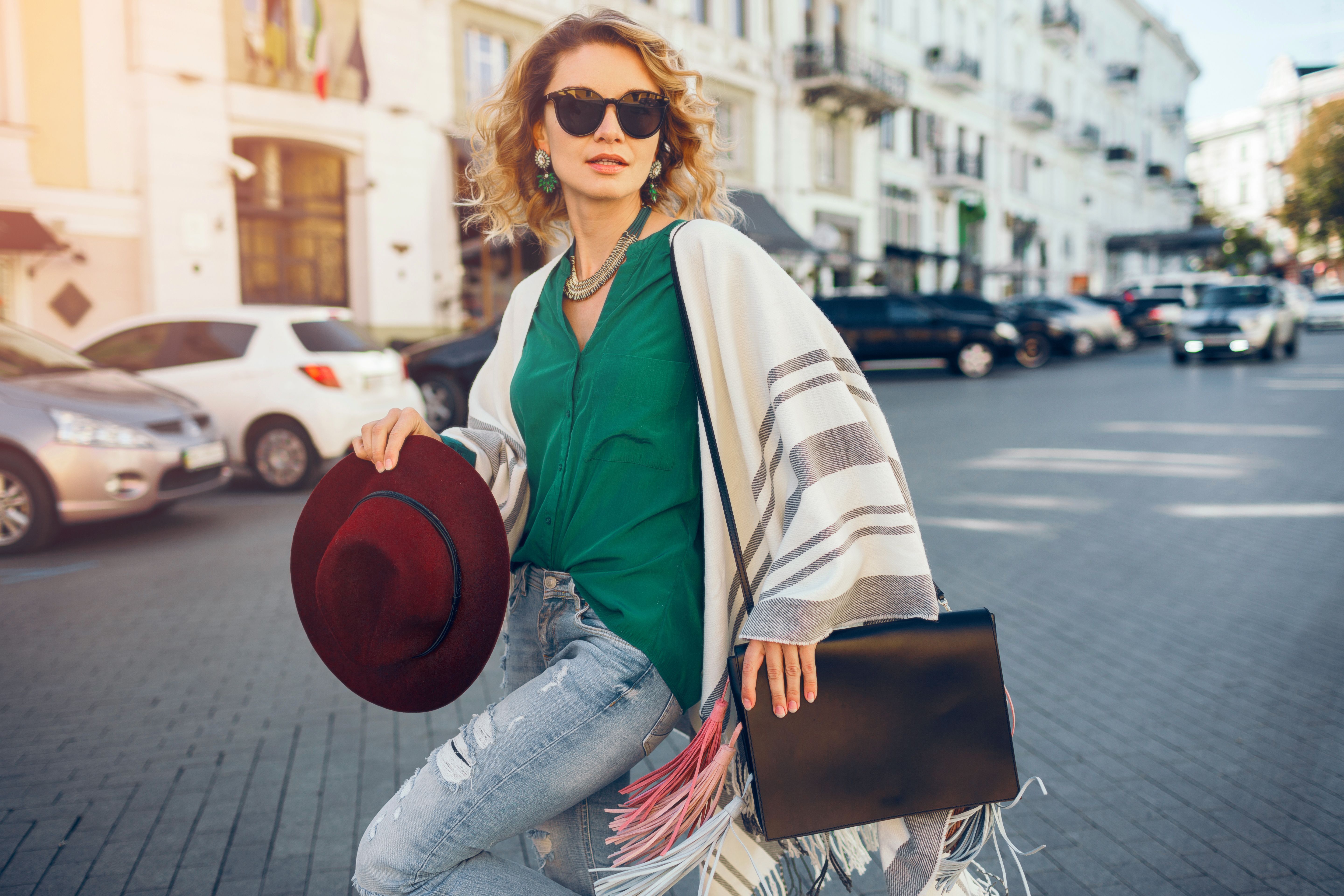 Bolsas, botas e chapéus ganham força e transformam os looks em 2026