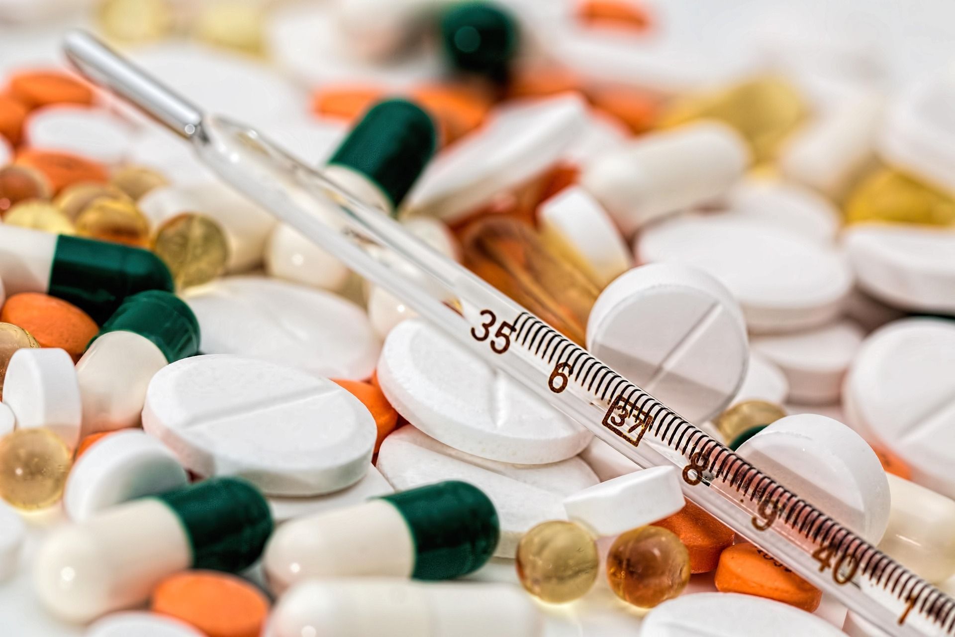 Ibuprofeno 600 não acelera alívio e faz mais mal ao estômago, alerta farmacêutica