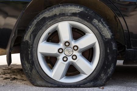 Bandidos usam garrafas para assaltar motoristas