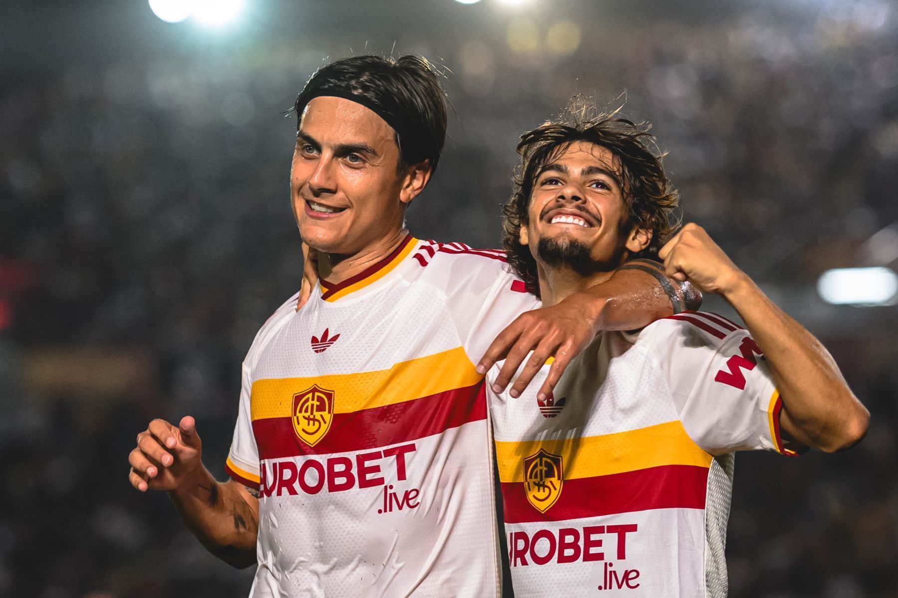 Roma goleia Lecce, mantém 100% de aproveitamento na Série A e assume liderança