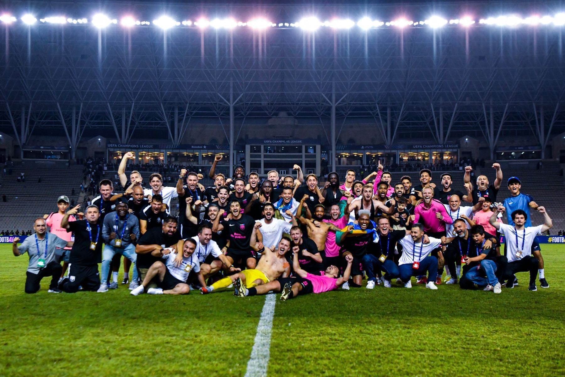Clube de menos de dez anos de fundação faz história e chega à fase de liga da Champions
