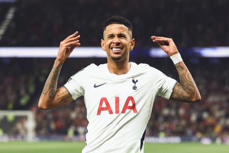 Savinho celebra gol em Tottenham 5 x 1 Charlton • Divulgação/Tottenham Hotspur
