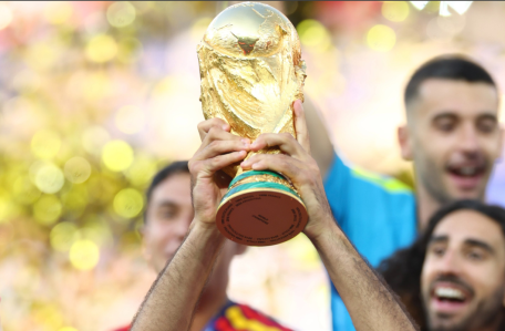 Troféu da Copa do Mundo de 2026 erguido pela Espanha