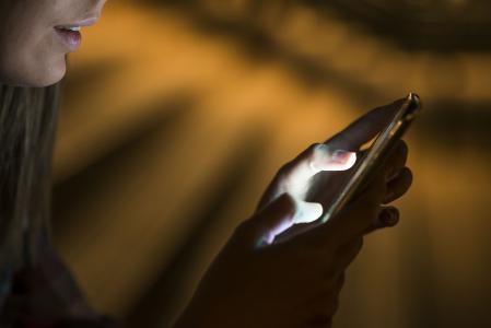 Excesso de notícias e notificações pode transformar a busca por informação em uma fonte de estresse e ansiedade