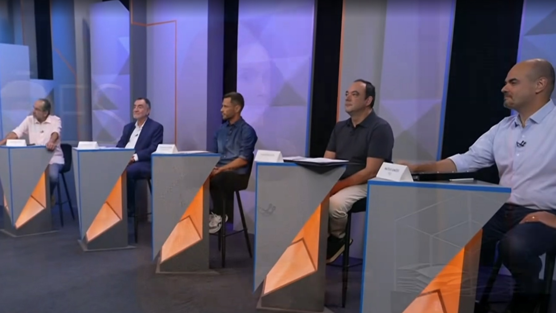 Segundo bloco do debate da Globo tem embates sobre IPVA, saúde, educação e dívida de Minas
