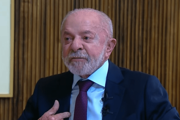 Lula defende soberania e critica adversários que negociaram terras raras 'a preço de banana'