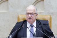 Fachin determina prazo de 72h para que Mendonça se manifeste sobre pedido da AGU