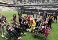 Atlético homenageia reportér da Itatiaia e torcedores por 'mês da pessoa com deficiência'