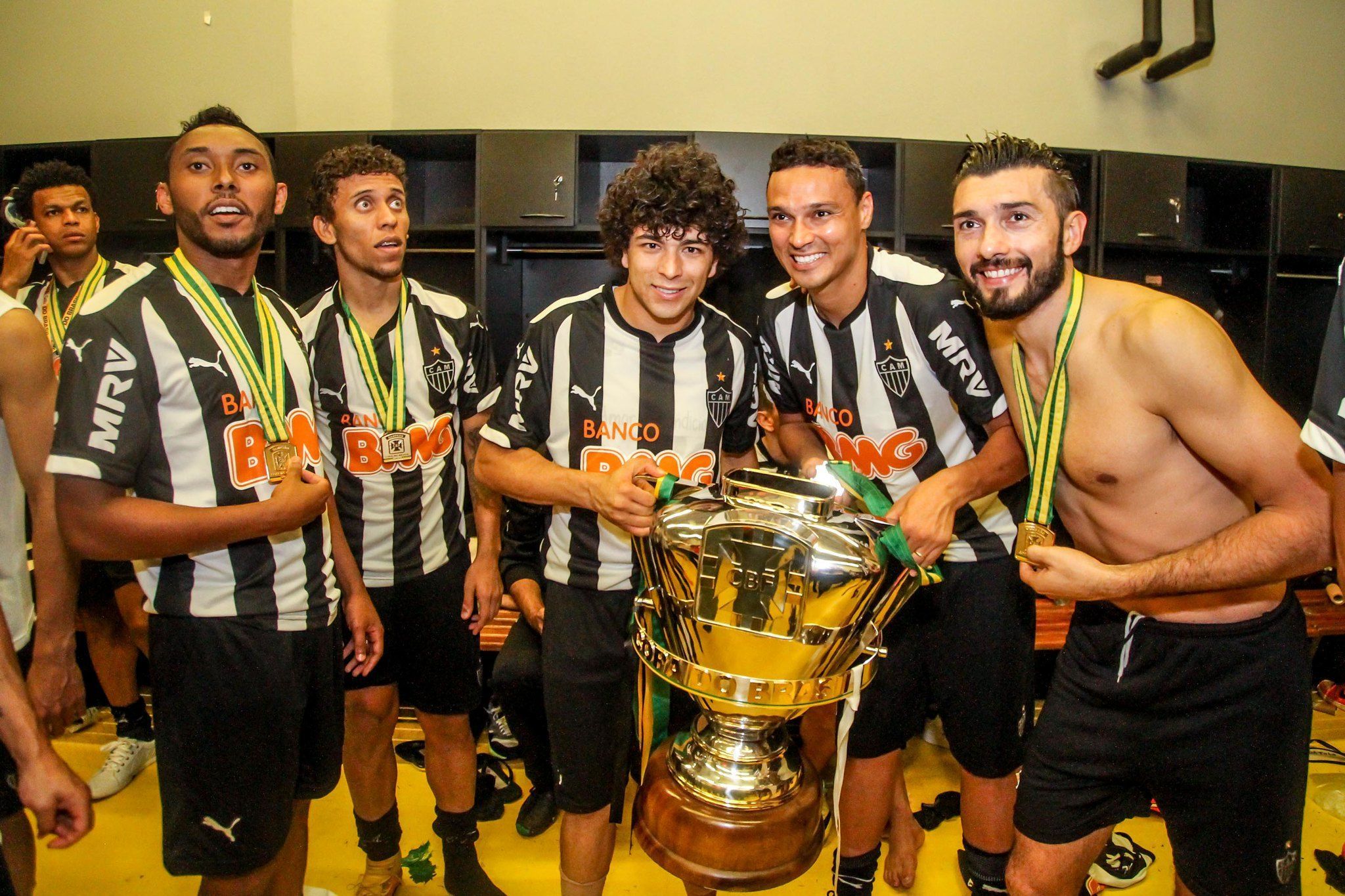 Multicampeão pelo Atlético inicia carreira de treinador e é anunciado por clube goiano