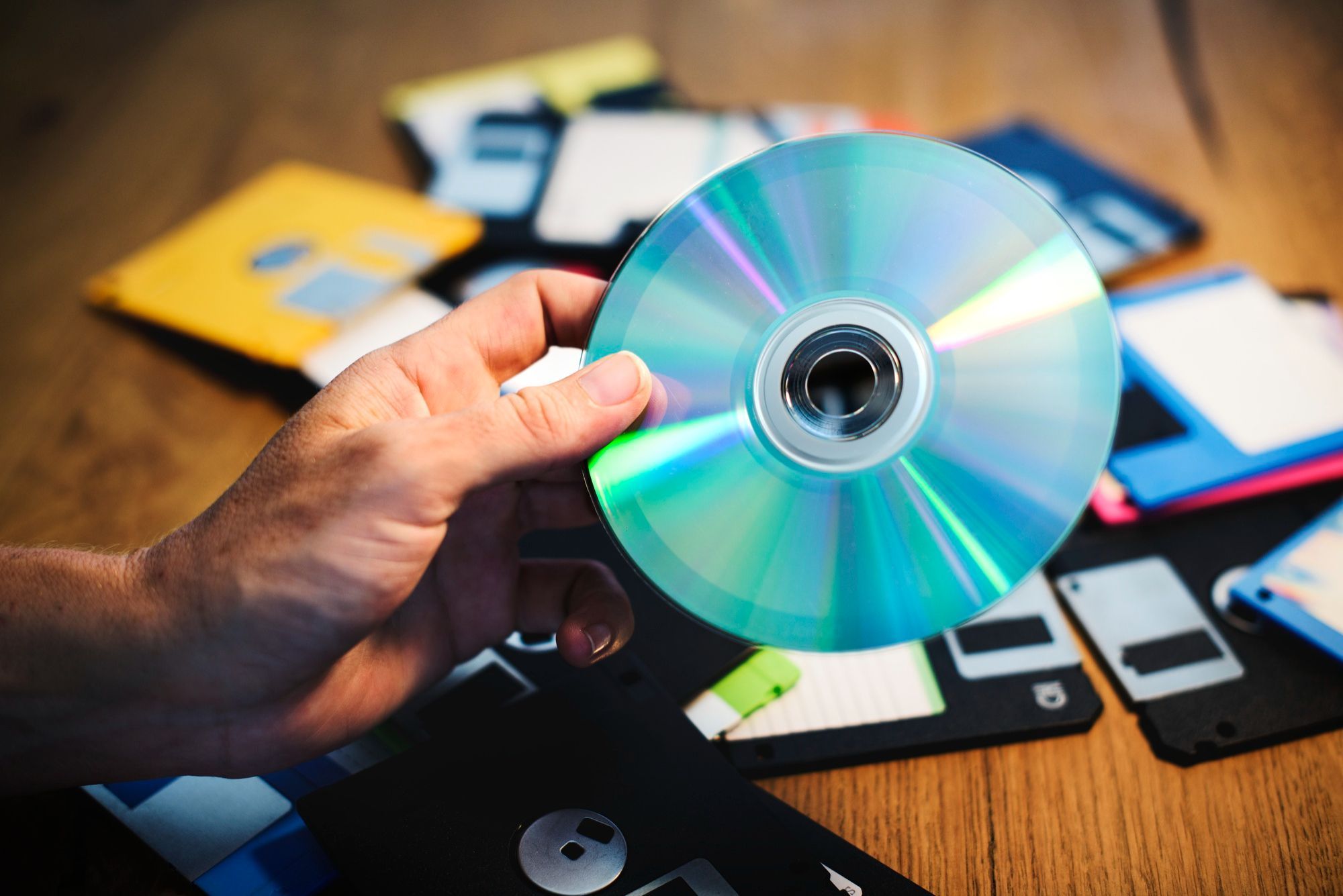 Os CDs de música estão voltando à moda: as vendas aumentaram nos EUA e a demanda está crescendo em alguns países da América Latina