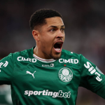 Vitor Roque reage à sofrida classificação do Palmeiras contra LDU: 'Preparados'