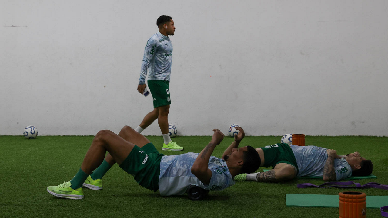 Abel tem retornos e define Palmeiras inédito em escalação contra LDU