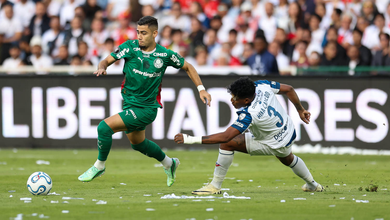 Carlos Miguel salva, Palmeiras bate LDU nos pênaltis e avança na Libertadores