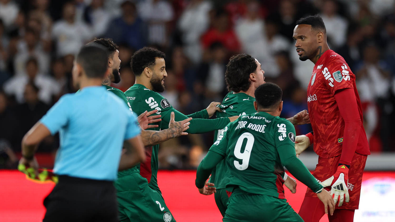 Carlos Miguel salva, Palmeiras bate LDU nos pênaltis e avança na Libertadores