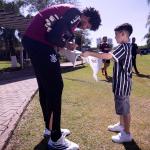 Corinthians: fã de Neymar que foi hostilizado conhece jogadores no CT