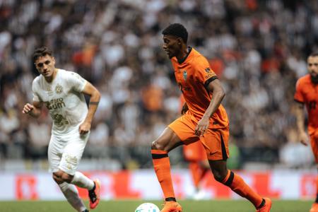 Cassierra encerra jejum, mas Atlético tropeça e empata com 'lanterna' Chapecoense na Arena