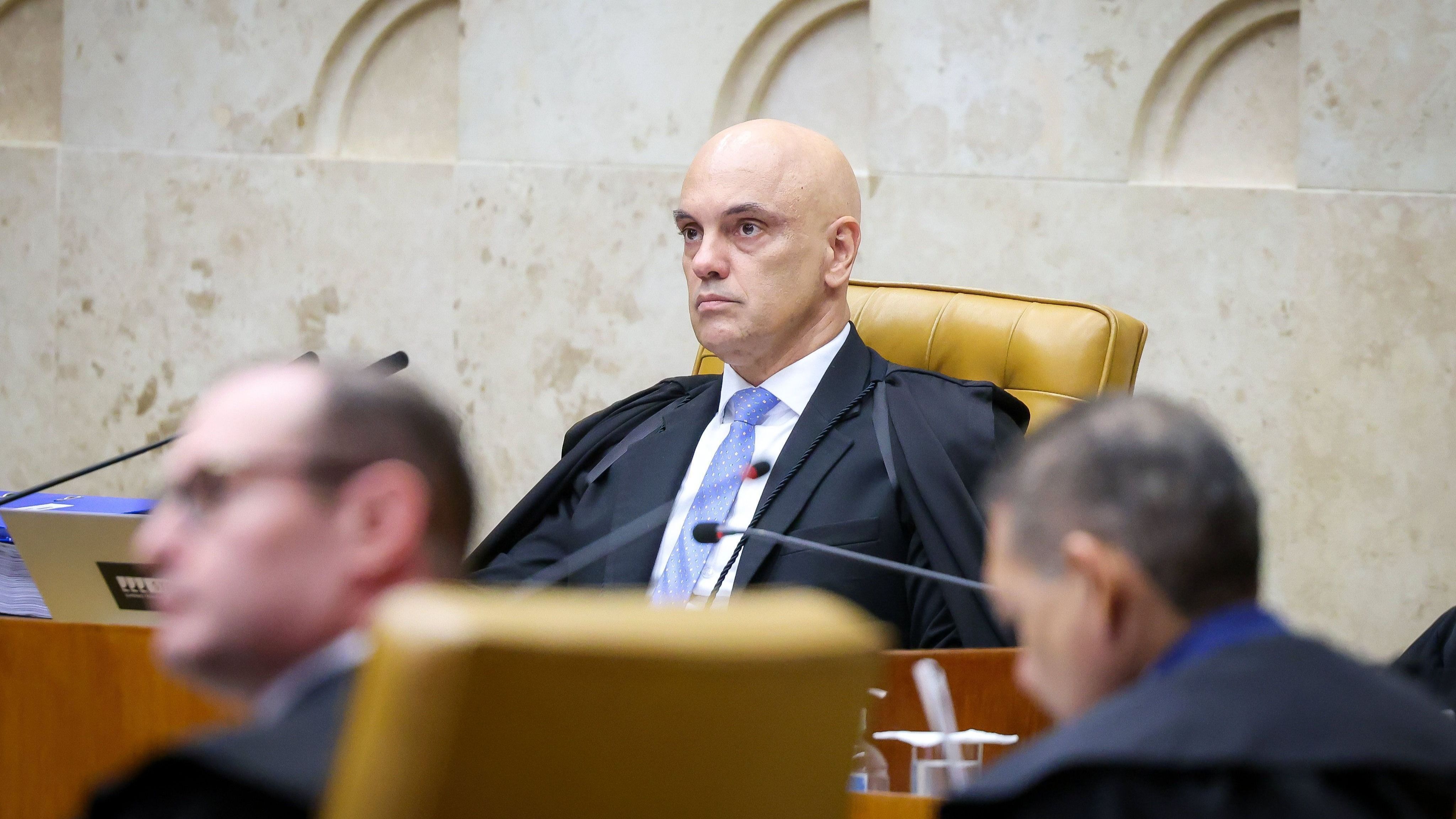 Moraes se declara impedido em ação que envolve esposa