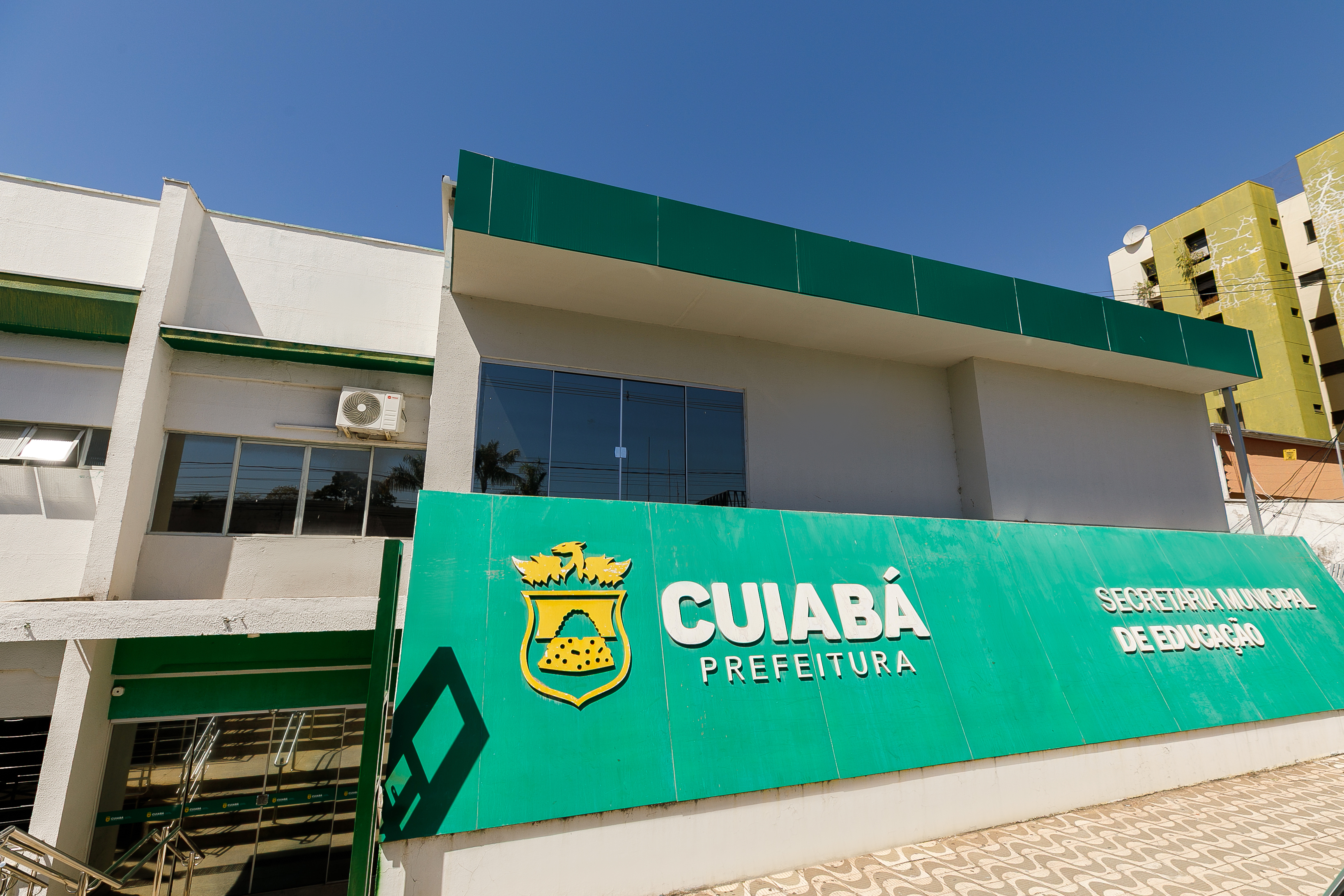 Prefeitura de Cuiabá abre concurso com 1.520 vagas e salários de até R$ 5,5 mil