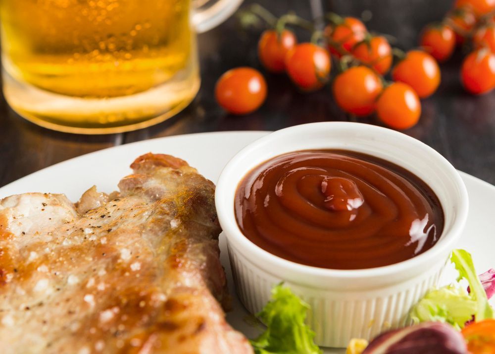 Molho barbecue caseiro: receita rápida para deixar qualquer prato mais saboroso