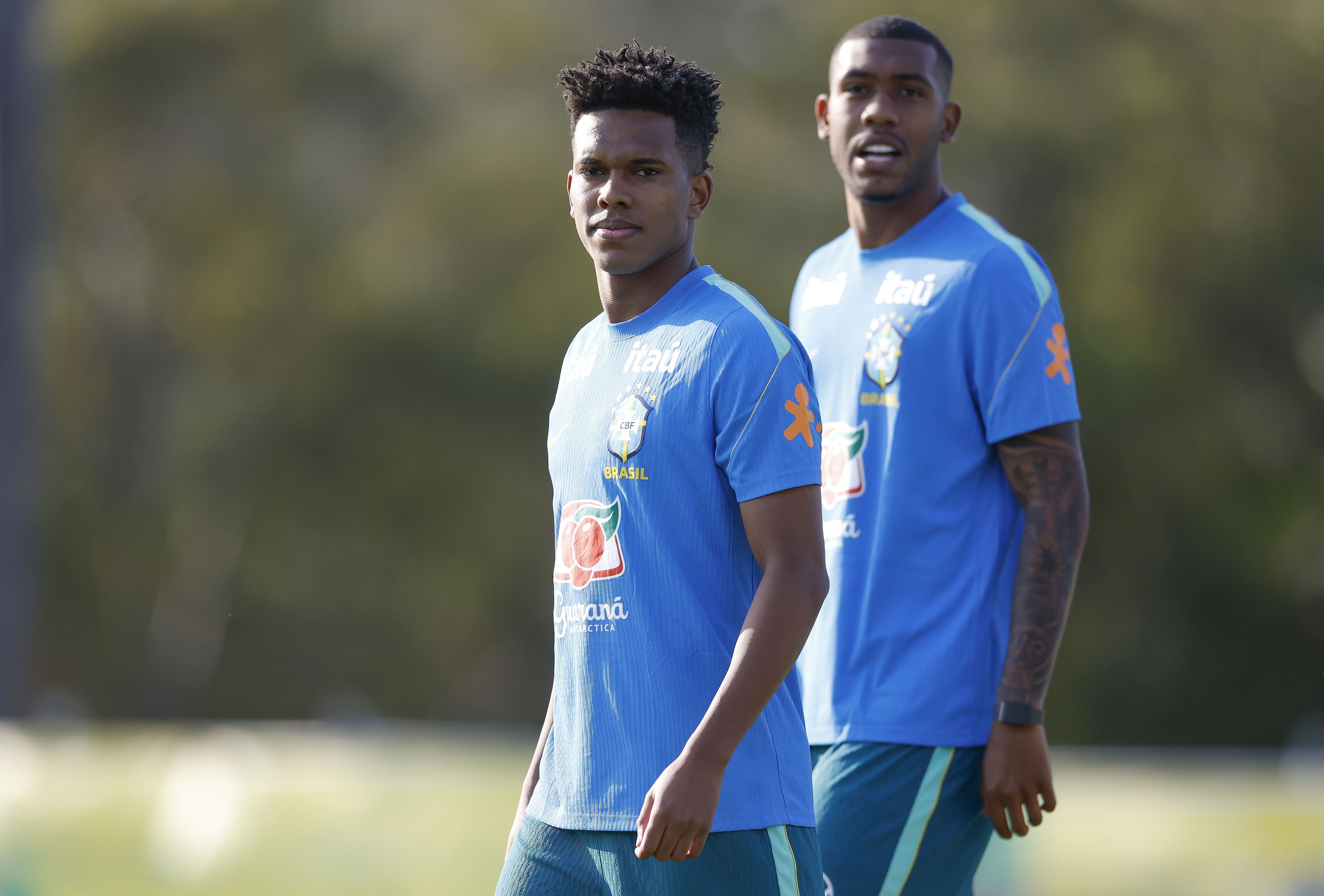 Atacante fala sobre lesão que o tirou da Copa do Mundo e projeta ciclo na Seleção: 'É um privilégio'